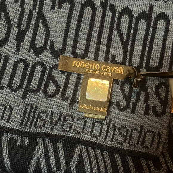 Roberto Cavalli scarve - Picture 2 of 4